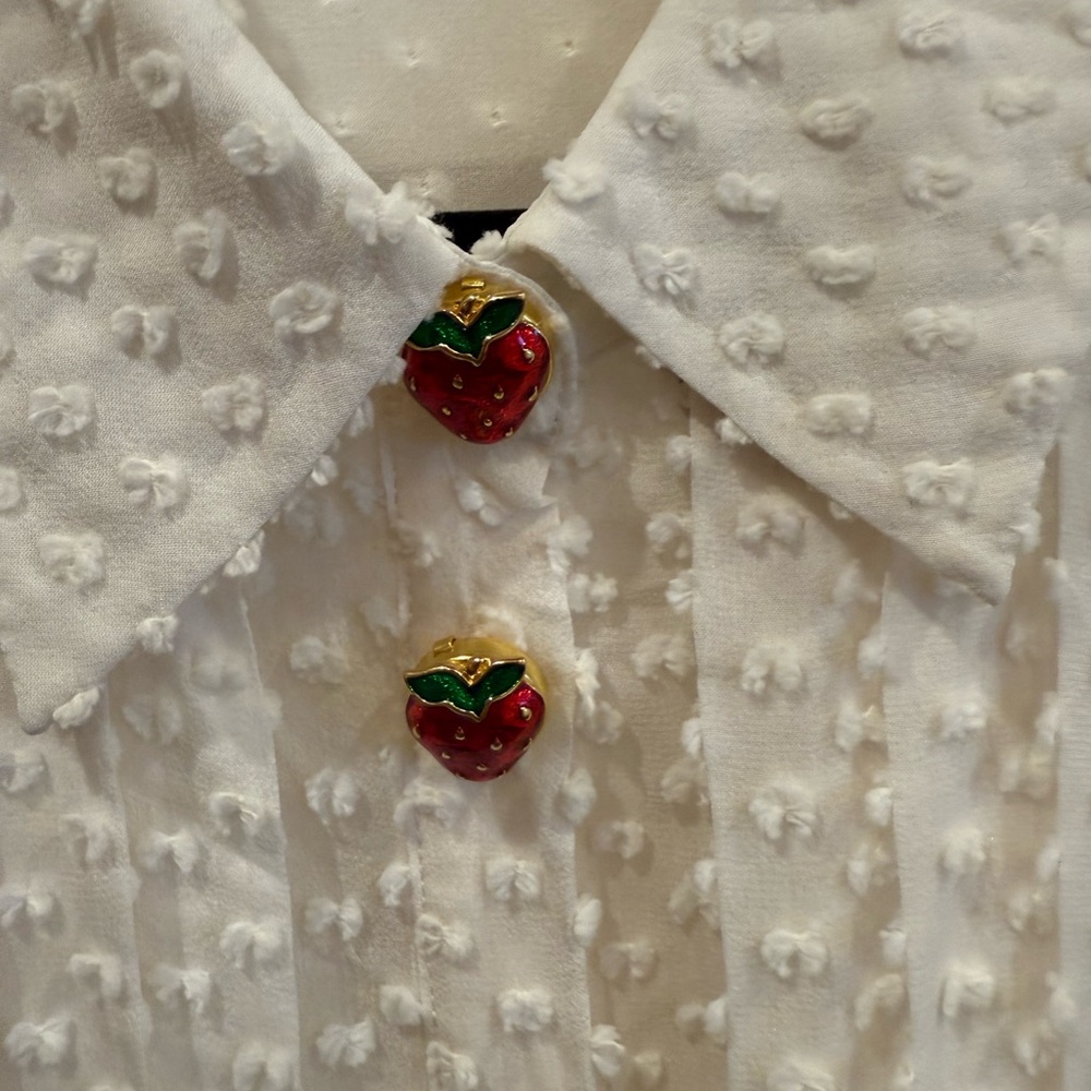 Strawberry Button covers, adorable to ad to any outfit - Picture 3 of 6